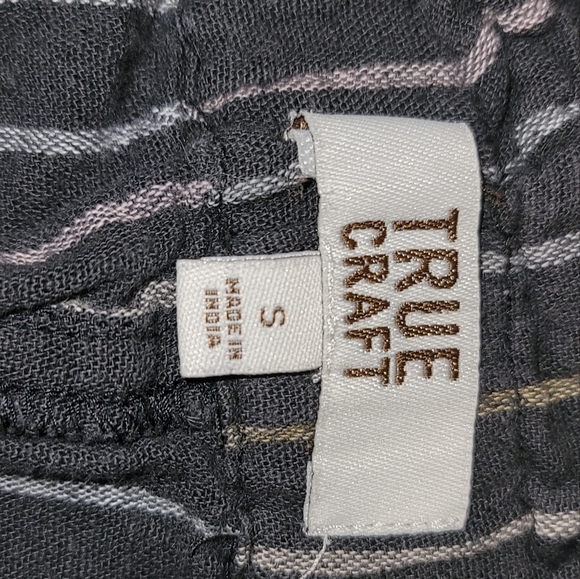 Faded black distressd look shorts w/ white stripes true craft women's size small - Picture 3 of 4